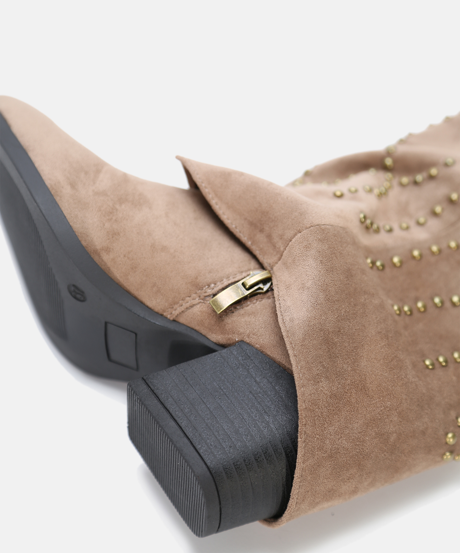 Botas cowboy com tachas e cano m&eacute;dio image number null